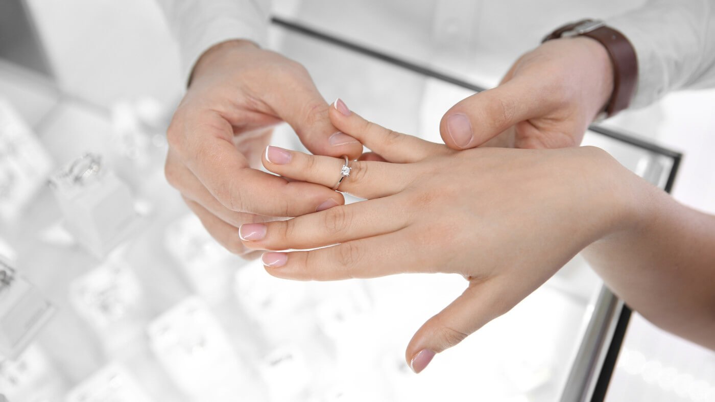 Engageement Rings Tutorial For Step-by-Step Guide on How to Choose an Engagement Ring for Your Partner